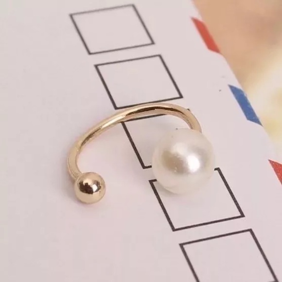Pearl ear cuff gold 1 pc - Picture 2 of 3